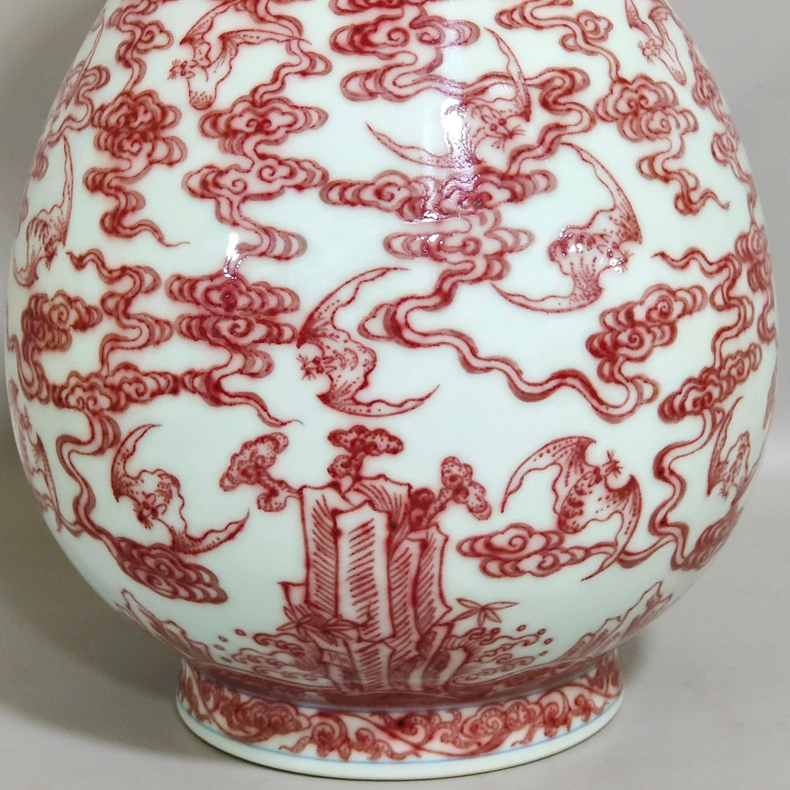 Qing Dynasty Qianlong underglaze red Fushan Shouhai jade pot spring vase