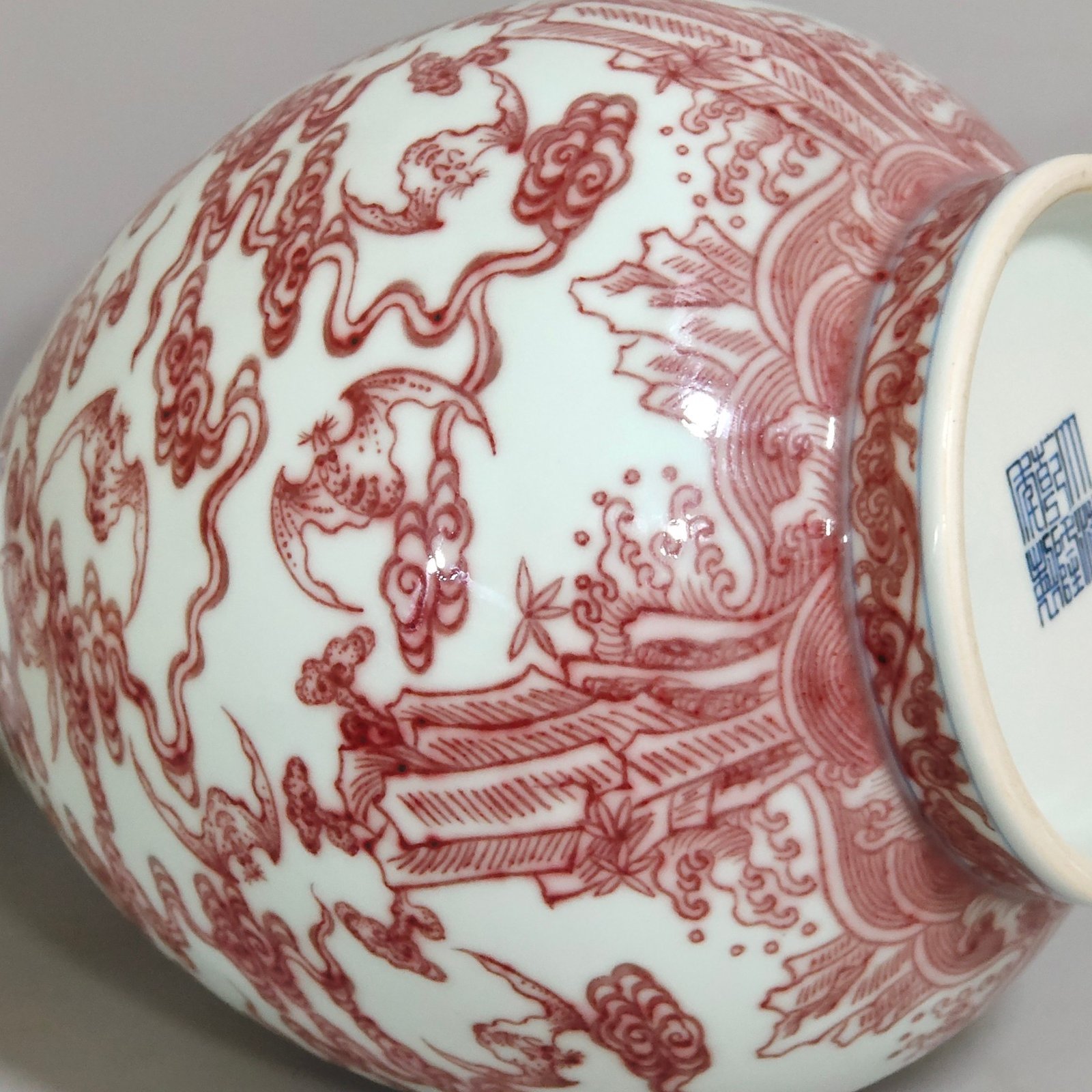 Qing Dynasty Qianlong underglaze red Fushan Shouhai jade pot spring vase