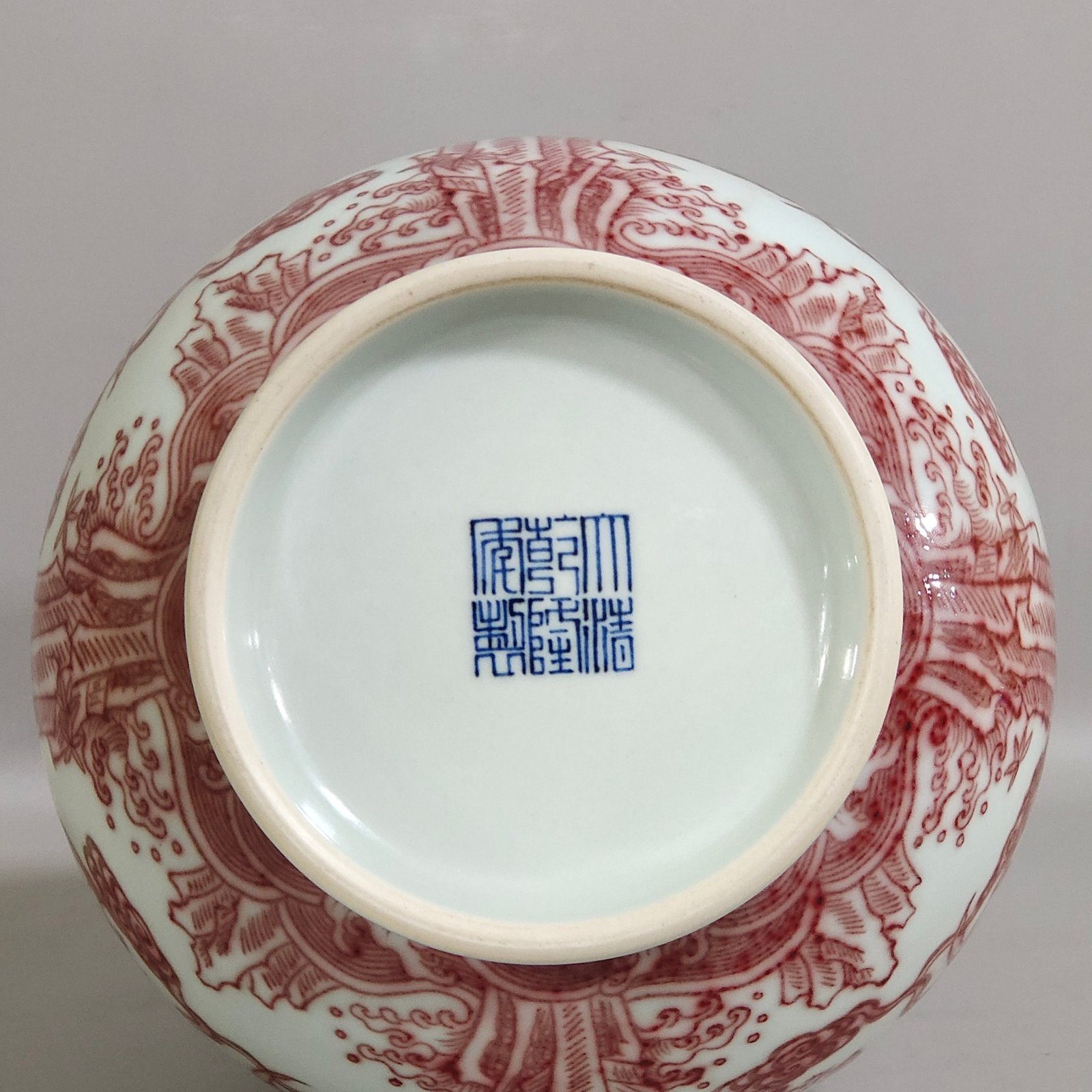Qing Dynasty Qianlong underglaze red Fushan Shouhai jade pot spring vase