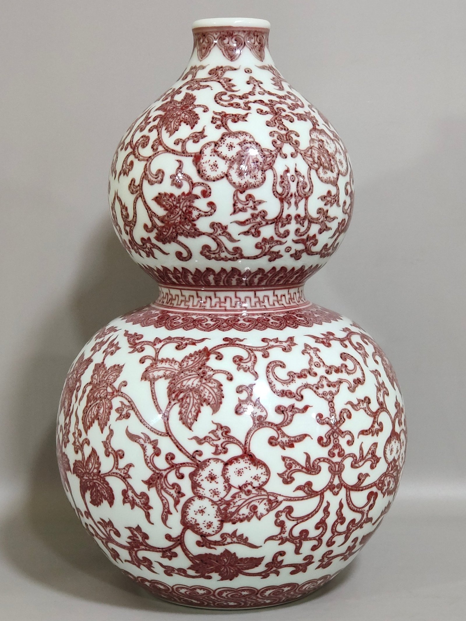Qing Dynasty Qianlong underglaze red Fulu Wandai gourd vase