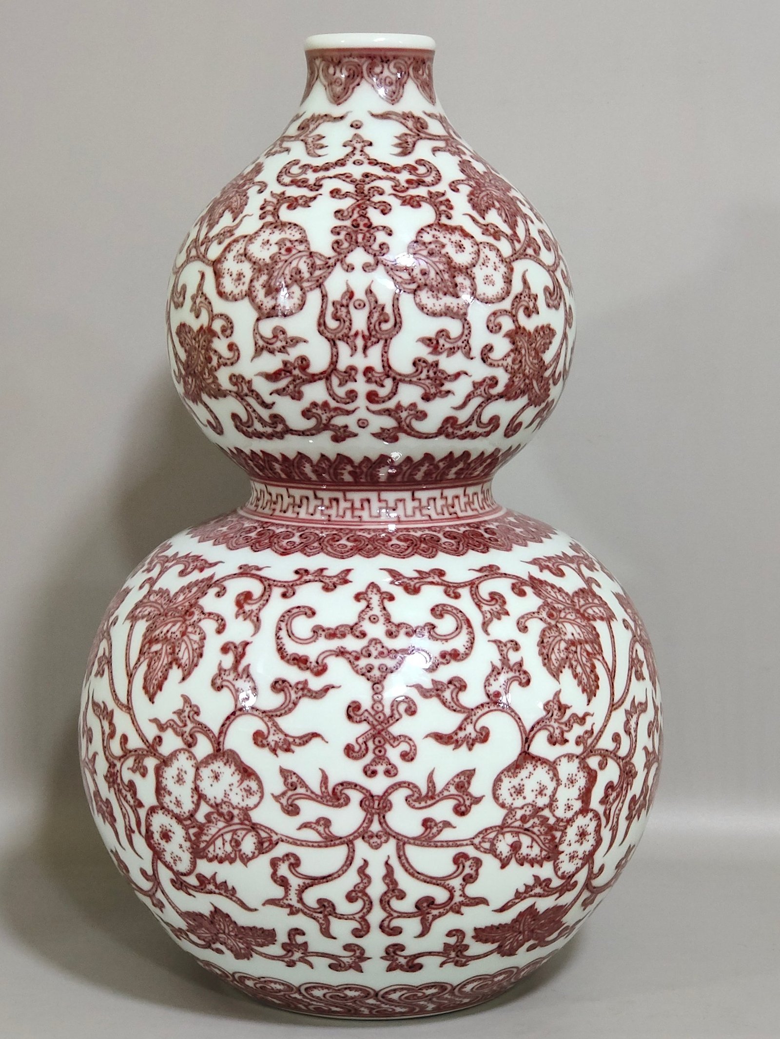 Qing Dynasty Qianlong underglaze red Fulu Wandai gourd vase
