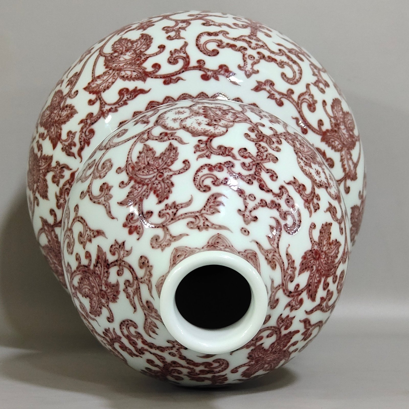 Qing Dynasty Qianlong underglaze red Fulu Wandai gourd vase