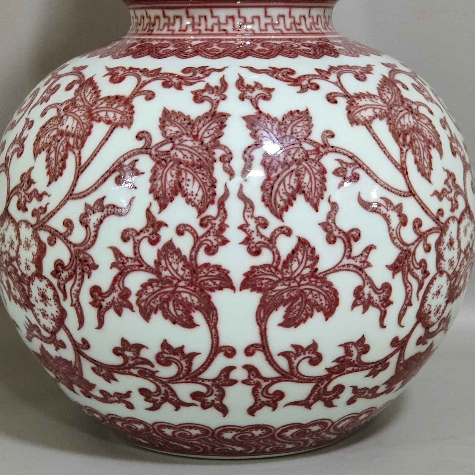 Qing Dynasty Qianlong underglaze red Fulu Wandai gourd vase