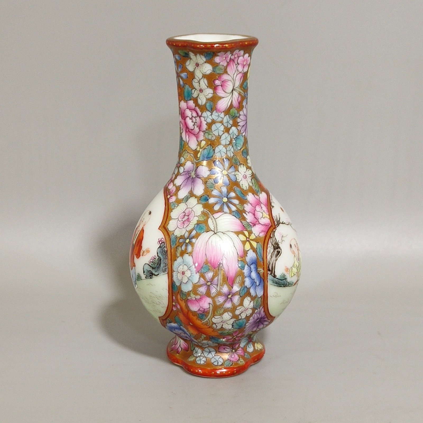 Qing Dynasty Qianlong Jindi Wanhua window baby vase