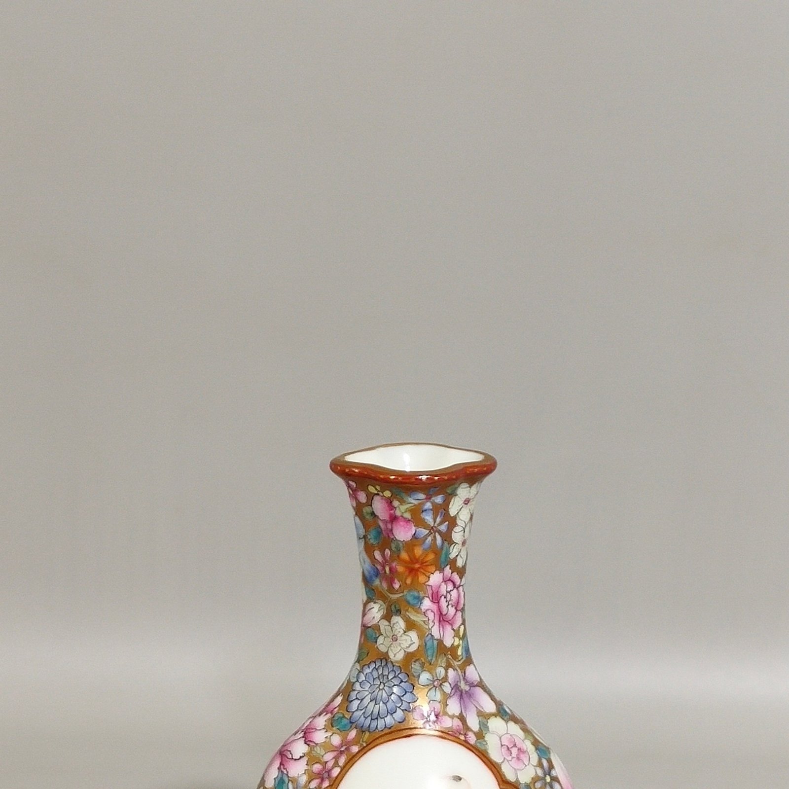 Qing Dynasty Qianlong Jindi Wanhua window baby vase