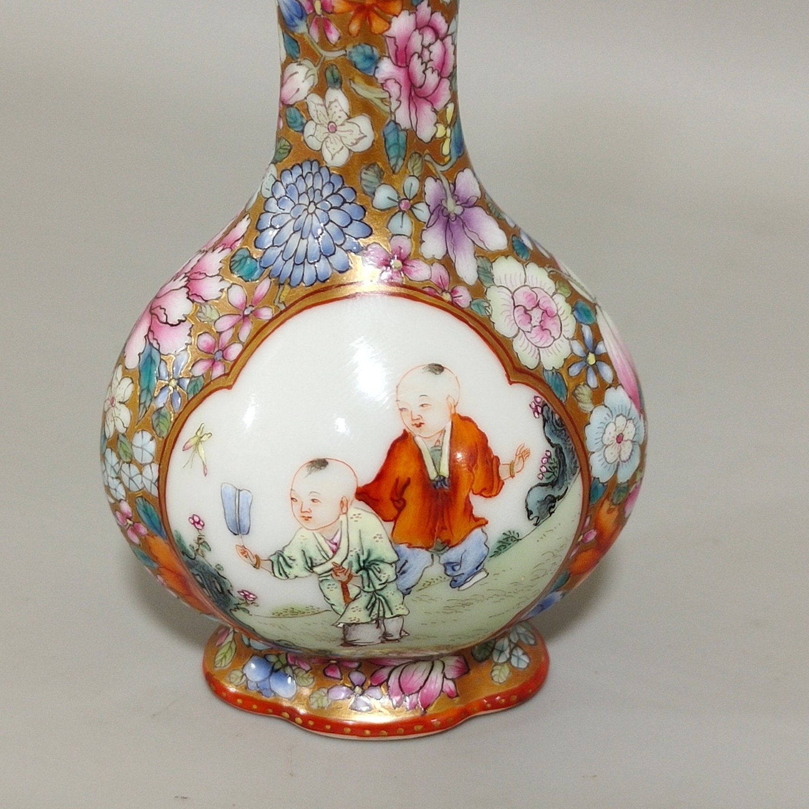 Qing Dynasty Qianlong Jindi Wanhua window baby vase