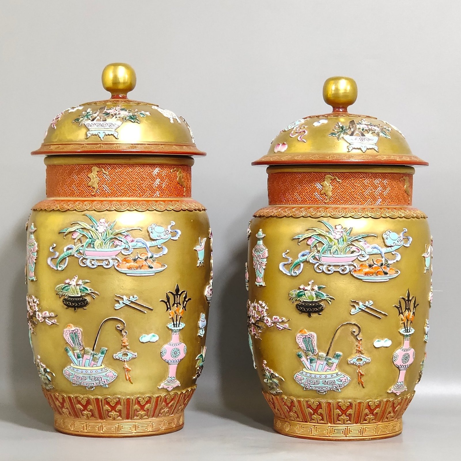 Qing Dynasty Qianlong gold tea jar with Bogu pattern