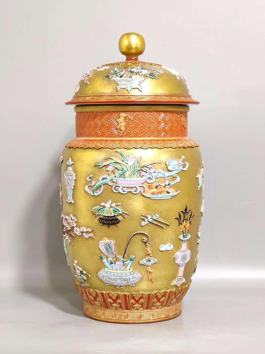 Qing Dynasty Qianlong gold tea jar with Bogu pattern