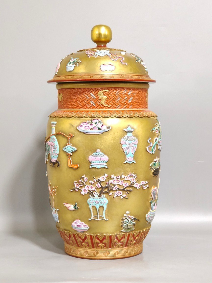 Qing Dynasty Qianlong gold tea jar with Bogu pattern