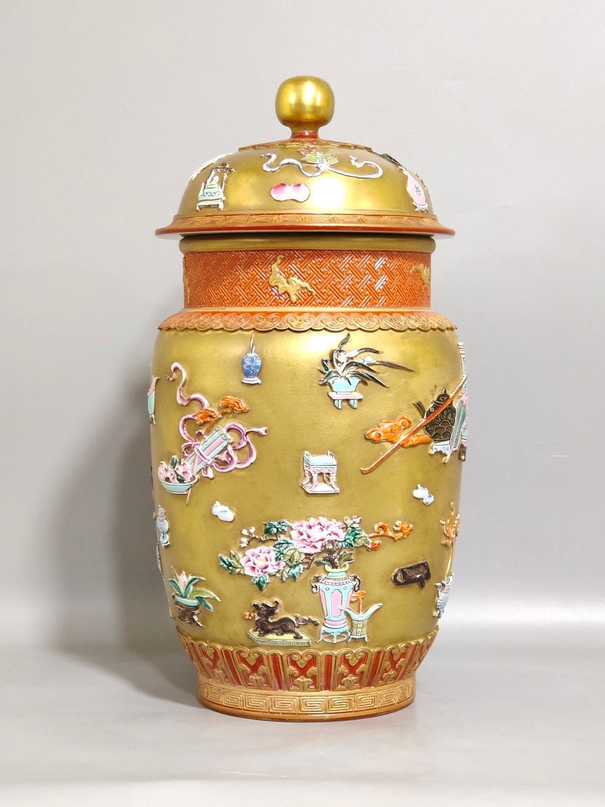 Qing Dynasty Qianlong gold tea jar with Bogu pattern