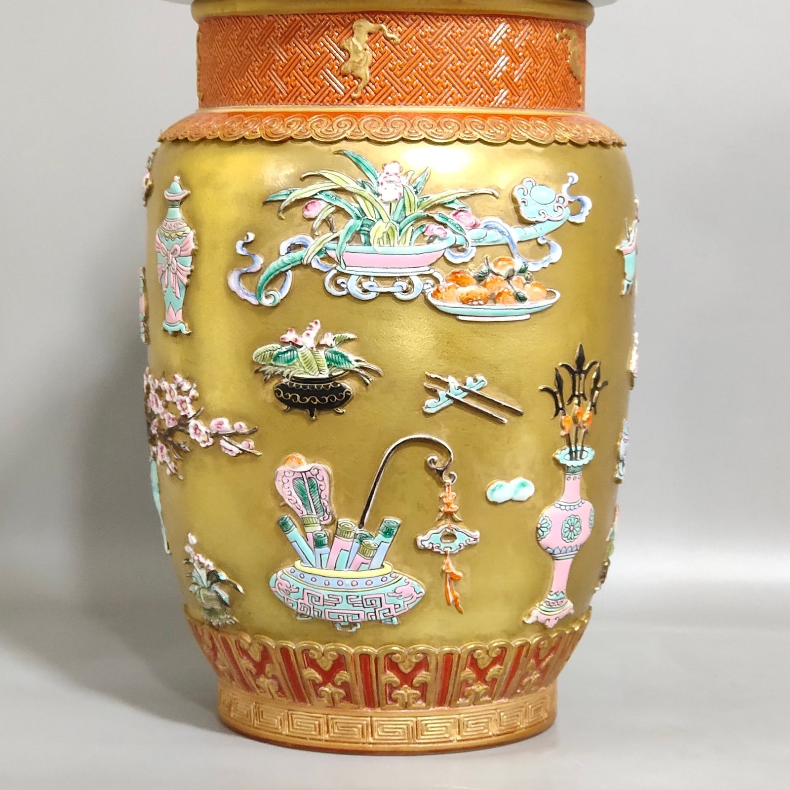 Qing Dynasty Qianlong gold tea jar with Bogu pattern