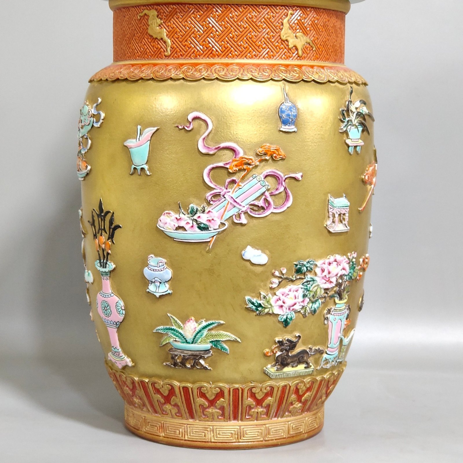 Qing Dynasty Qianlong gold tea jar with Bogu pattern