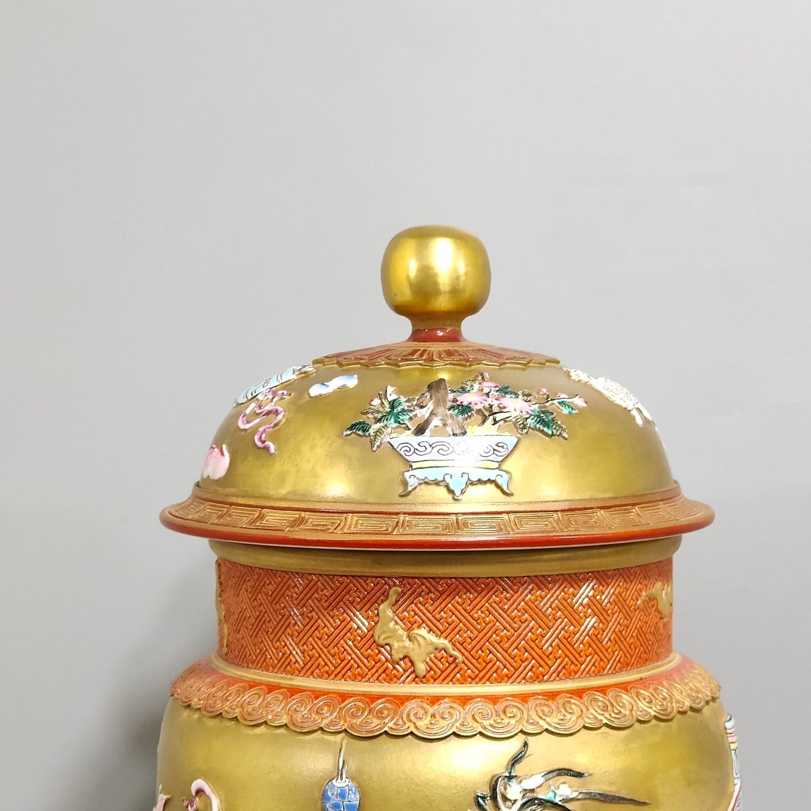 Qing Dynasty Qianlong gold tea jar with Bogu pattern
