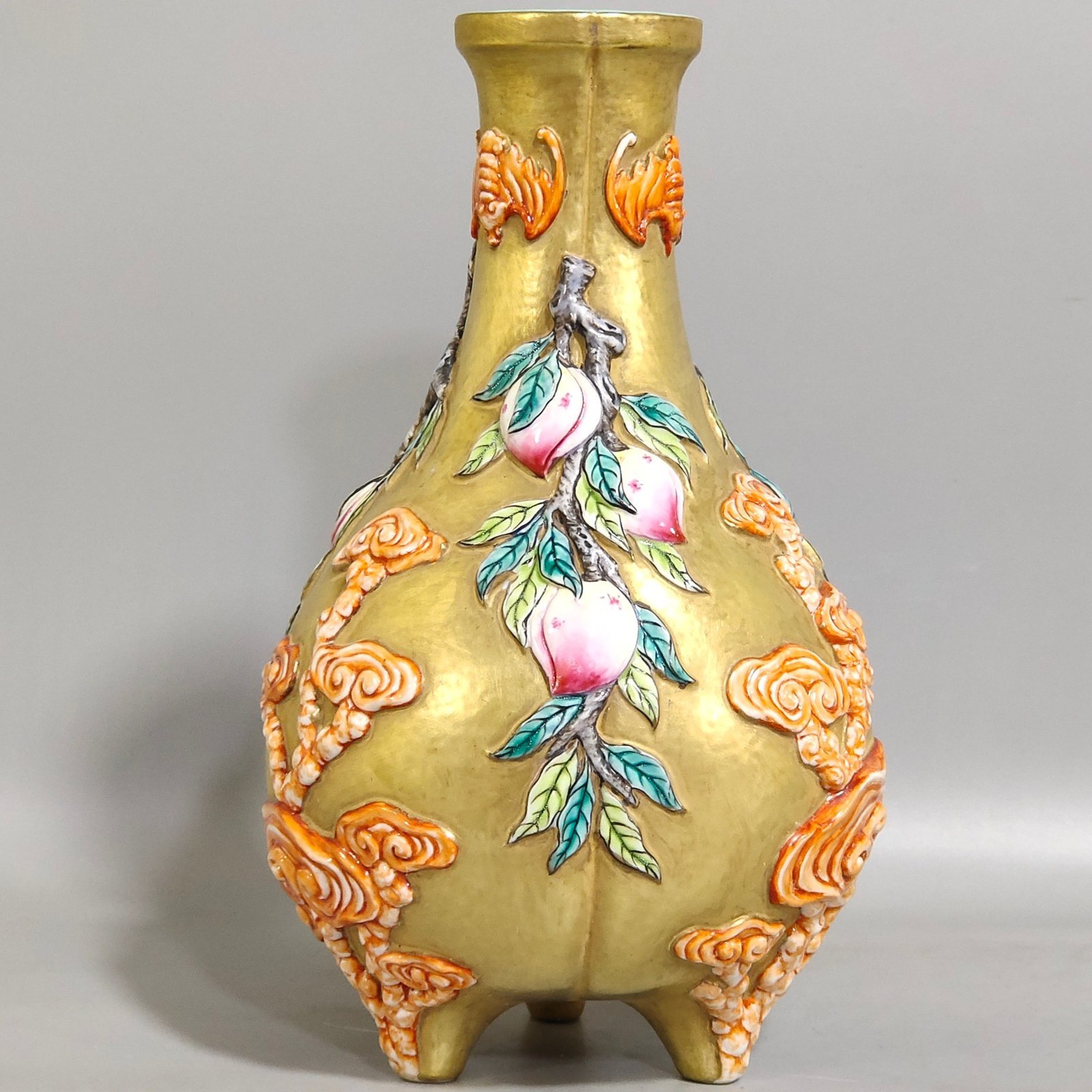 Qing Dynasty Qianlong gold relief three legged bottle of longevity peach and Ganoderma lucidum