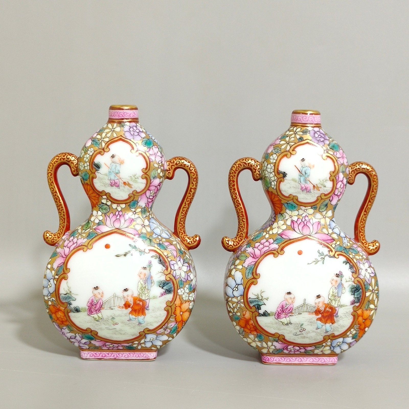 Qing Dynasty Qianlong Golden Ground Hundred Flowers Open Window Boy’s Flat Gourd Vase