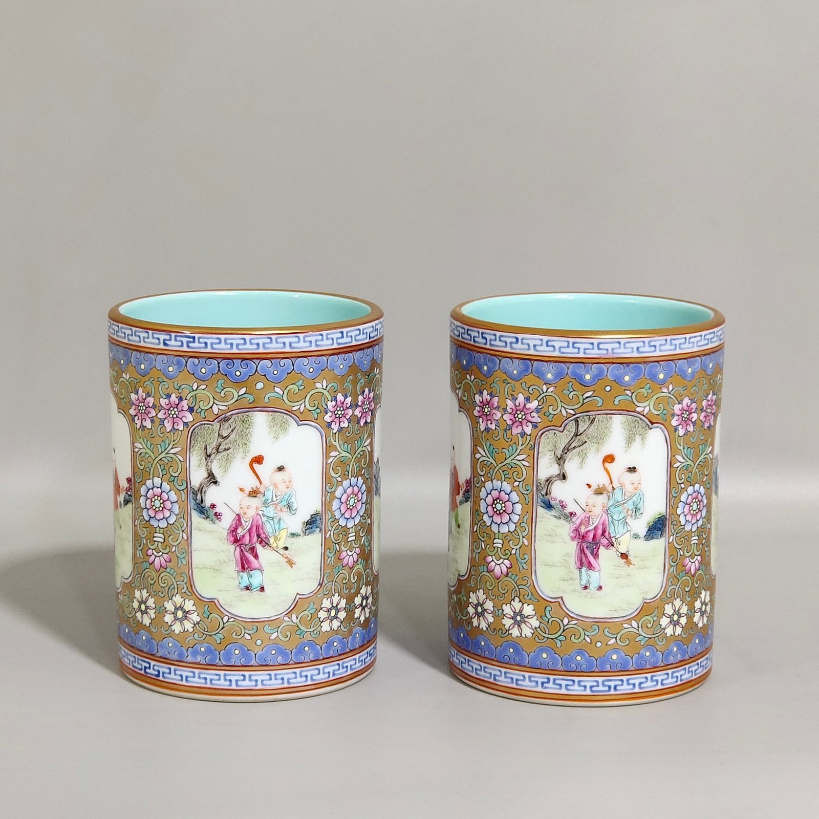 Qing Dynasty Qianlong a gold plated floral windowed baby play pen holder