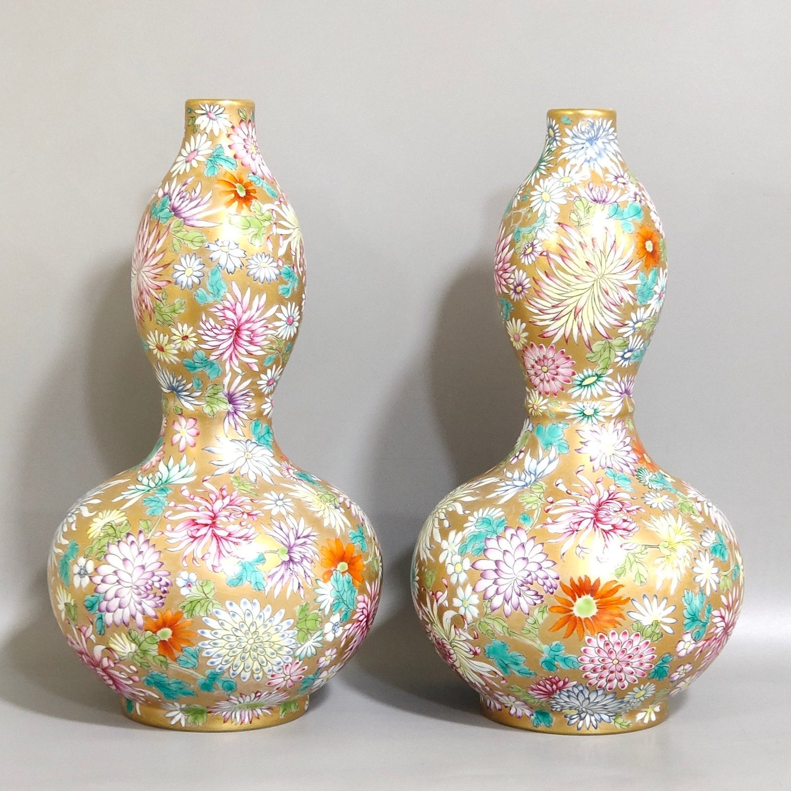 Qing Dynasty Qianlong Golden chrysanthemum gourd vase