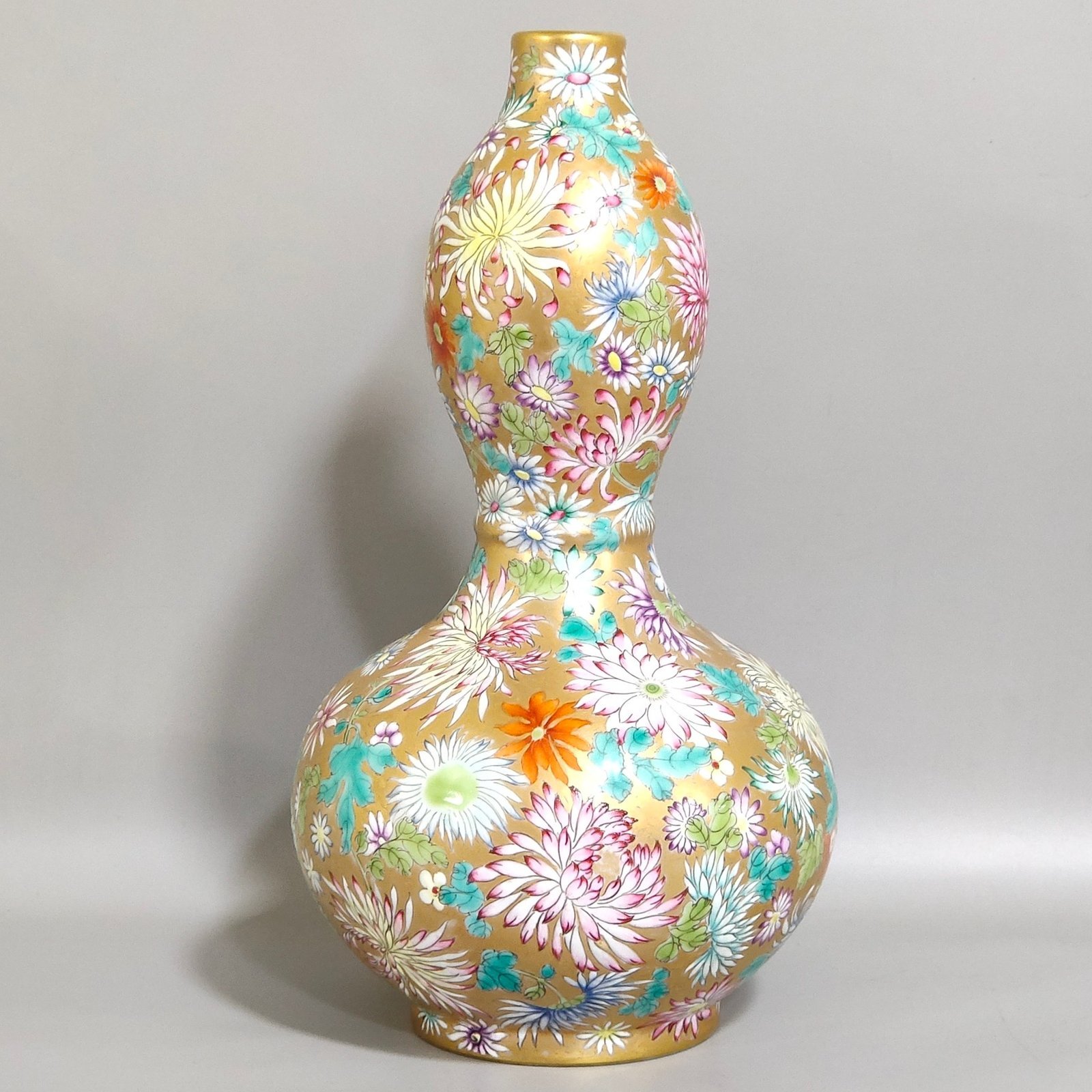 Qing Dynasty Qianlong Golden chrysanthemum gourd vase