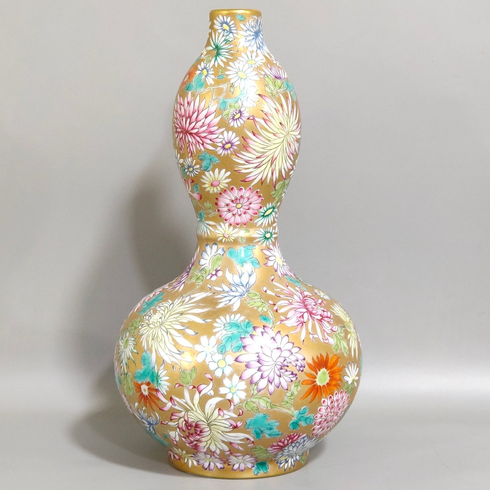Qing Dynasty Qianlong Golden chrysanthemum gourd vase