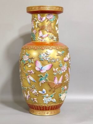 Qing Dynasty Qianlong gold butterfly and flower vase