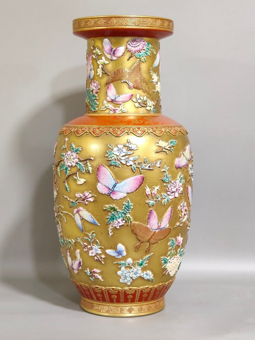 Qing Dynasty Qianlong gold butterfly and flower vase