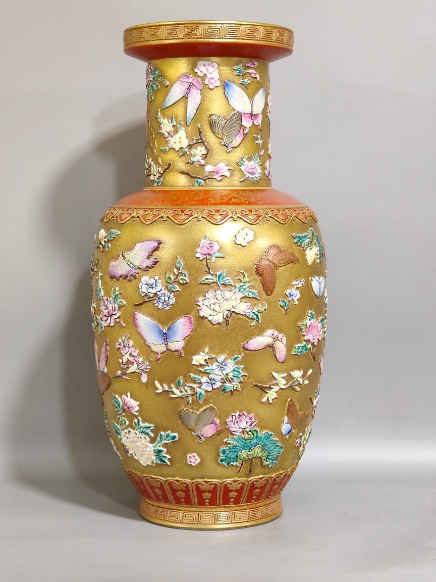Qing Dynasty Qianlong gold butterfly and flower vase