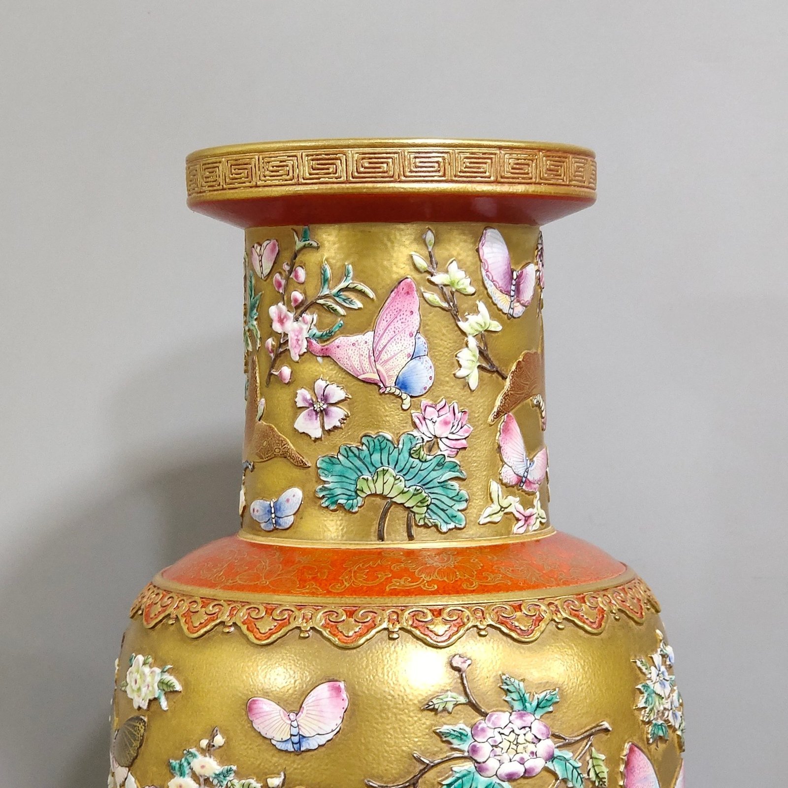 Qing Dynasty Qianlong gold butterfly and flower vase