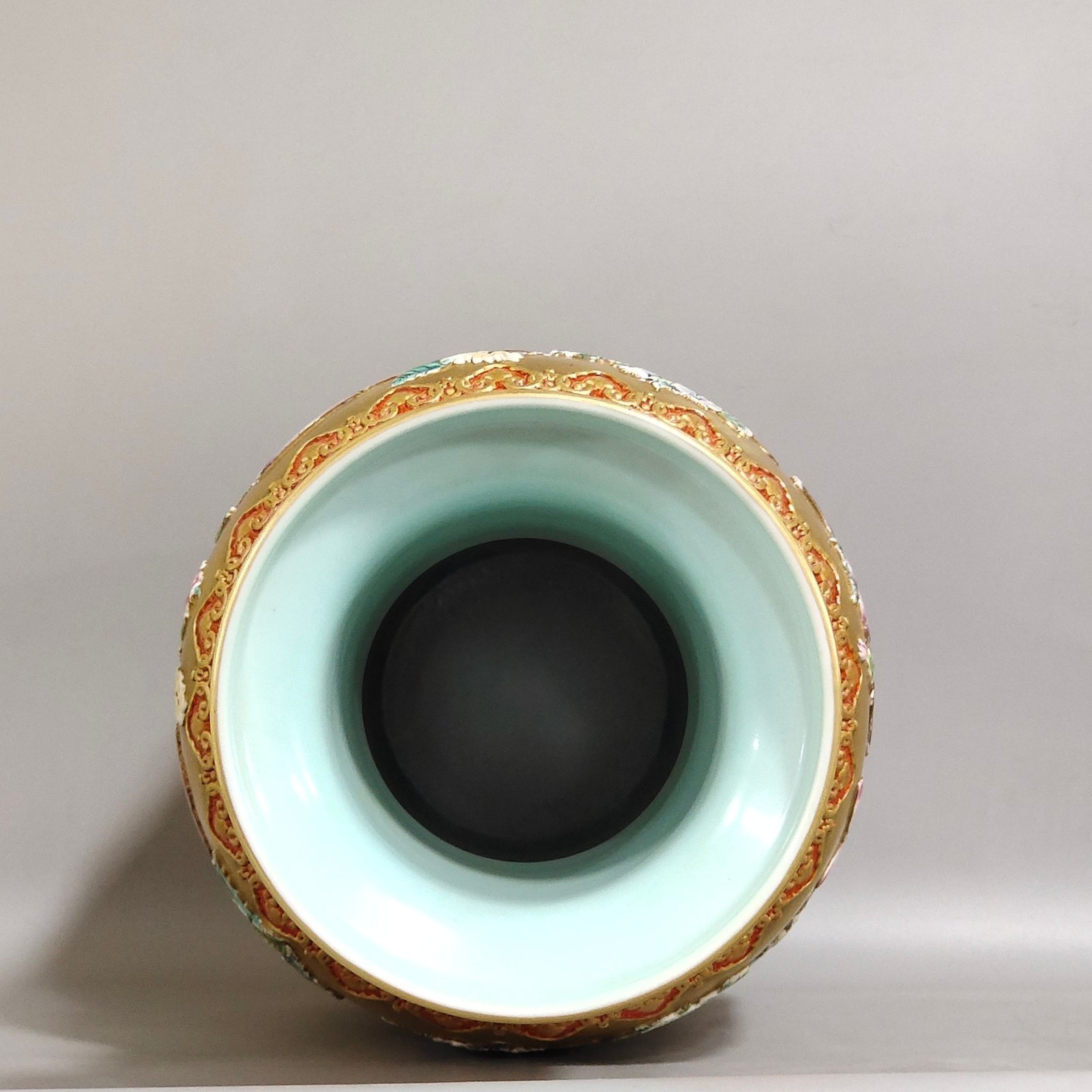 Qing Dynasty Qianlong gold butterfly and flower vase