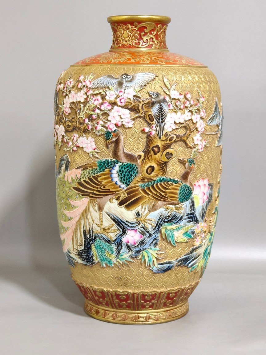 Qing Dynasty Qianlong gold carved flower and bird plum vase