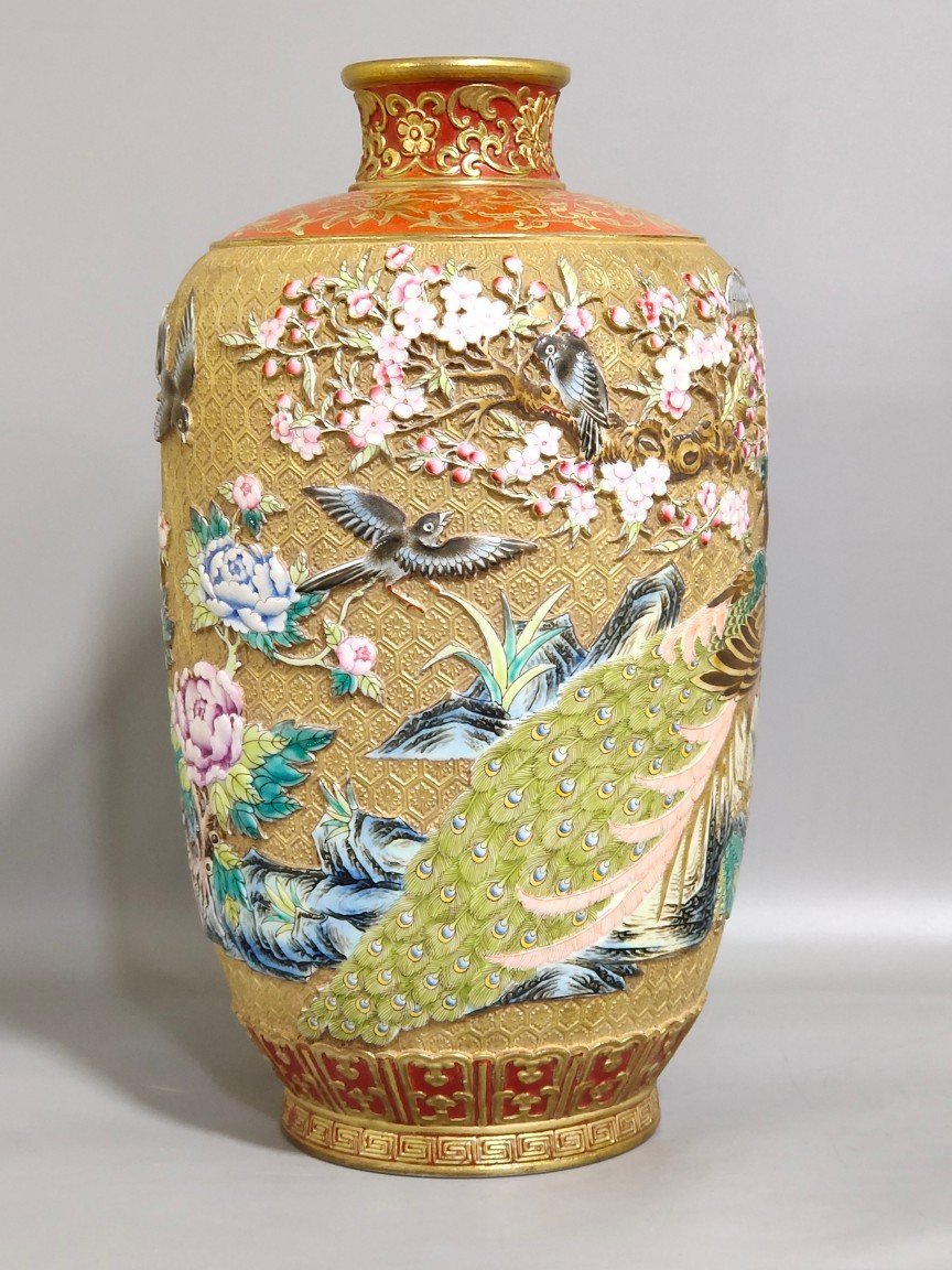 Qing Dynasty Qianlong gold carved flower and bird plum vase