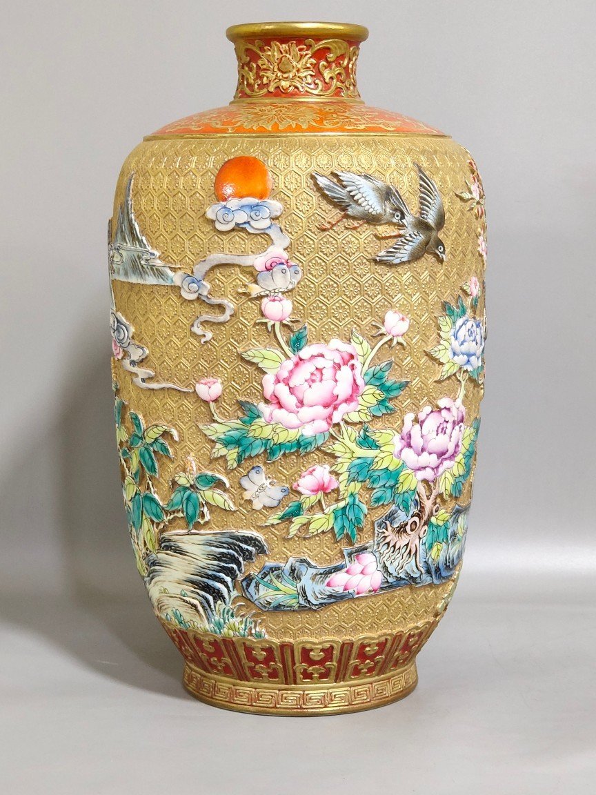 Qing Dynasty Qianlong gold carved flower and bird plum vase