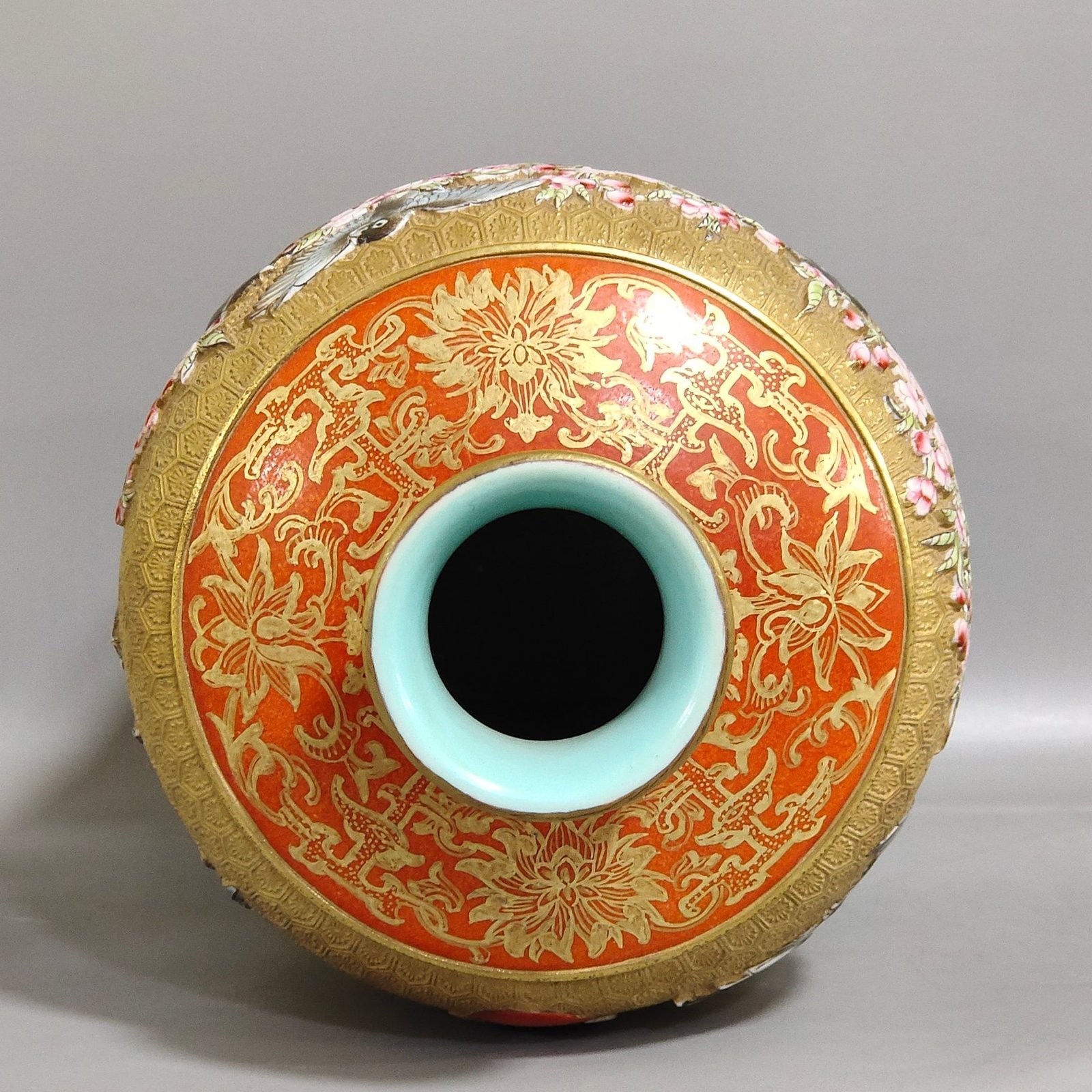 Qing Dynasty Qianlong gold carved flower and bird plum vase
