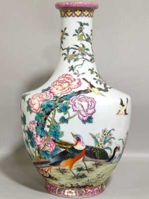 Qing Dynasty Qianlong icing on the cake vase