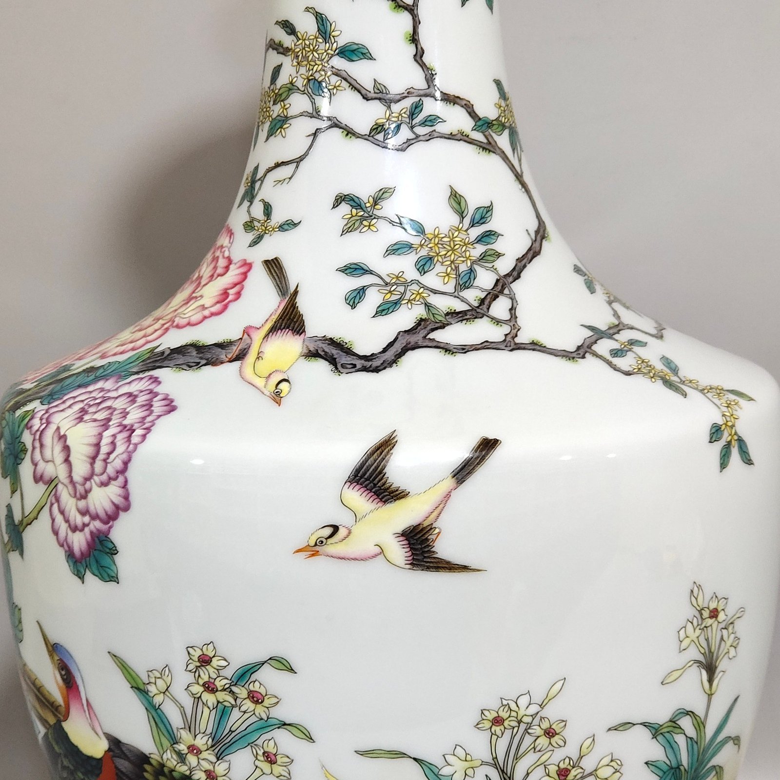 Qing Dynasty Qianlong icing on the cake vase