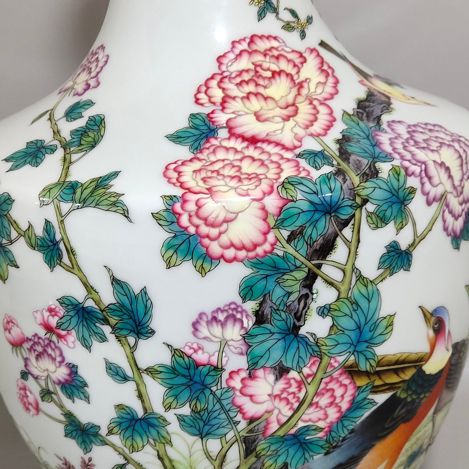 Qing Dynasty Qianlong icing on the cake vase