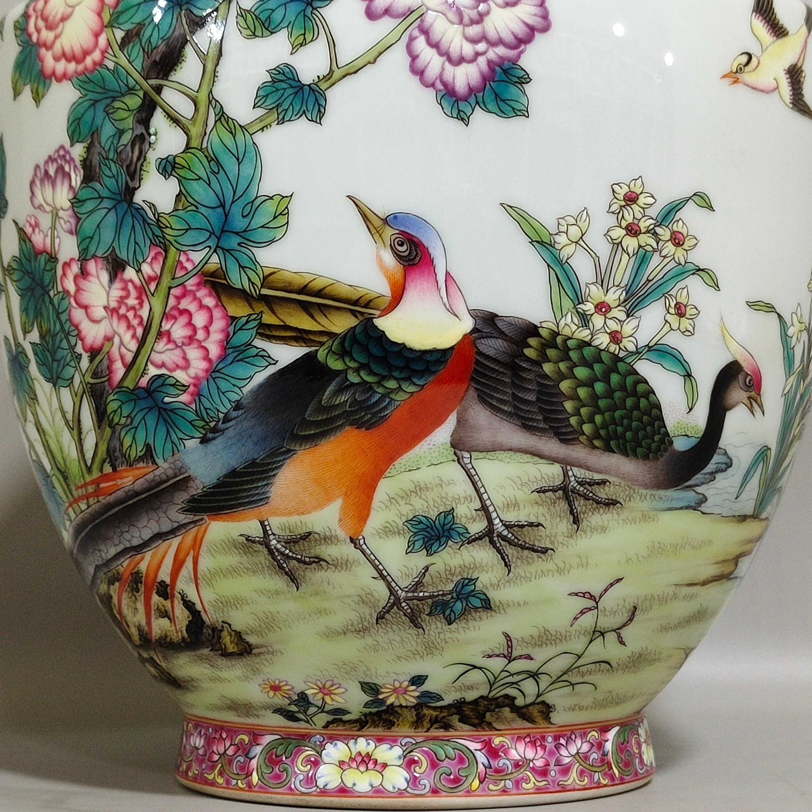 Qing Dynasty Qianlong icing on the cake vase