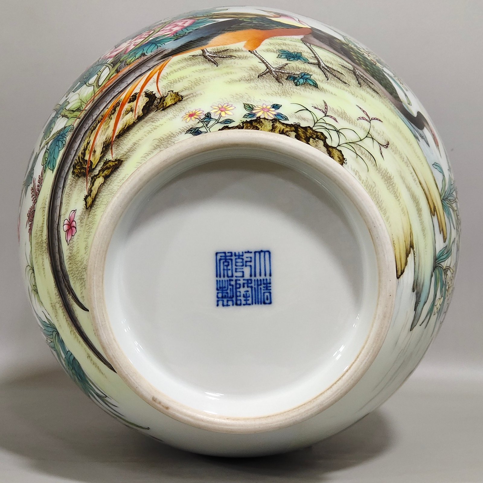 Qing Dynasty Qianlong icing on the cake vase