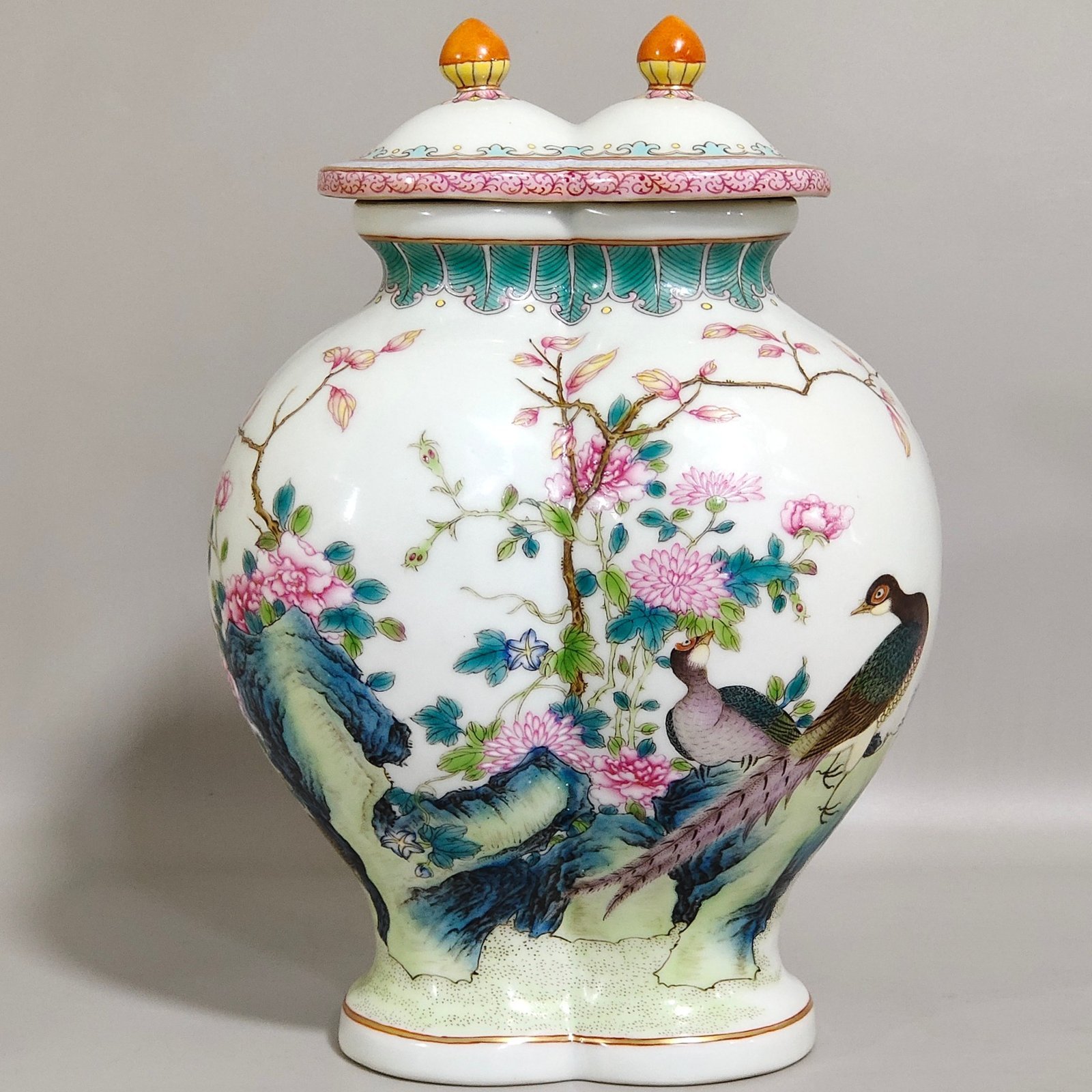 Qing Dynasty Qianlong icing on the cake twin conjoined lid jars inscribed with poems