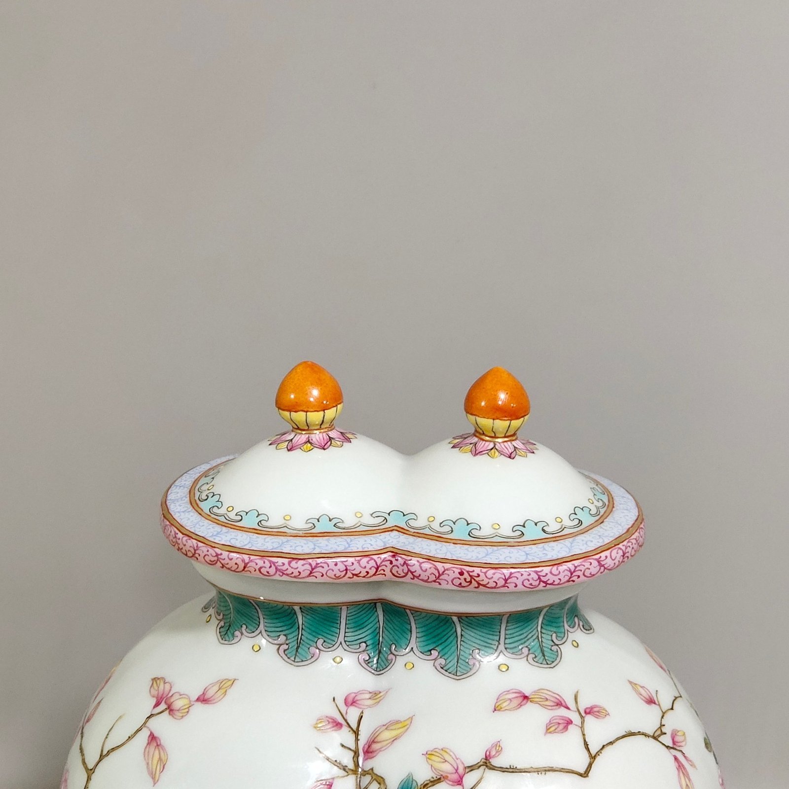 Qing Dynasty Qianlong icing on the cake twin conjoined lid jars inscribed with poems