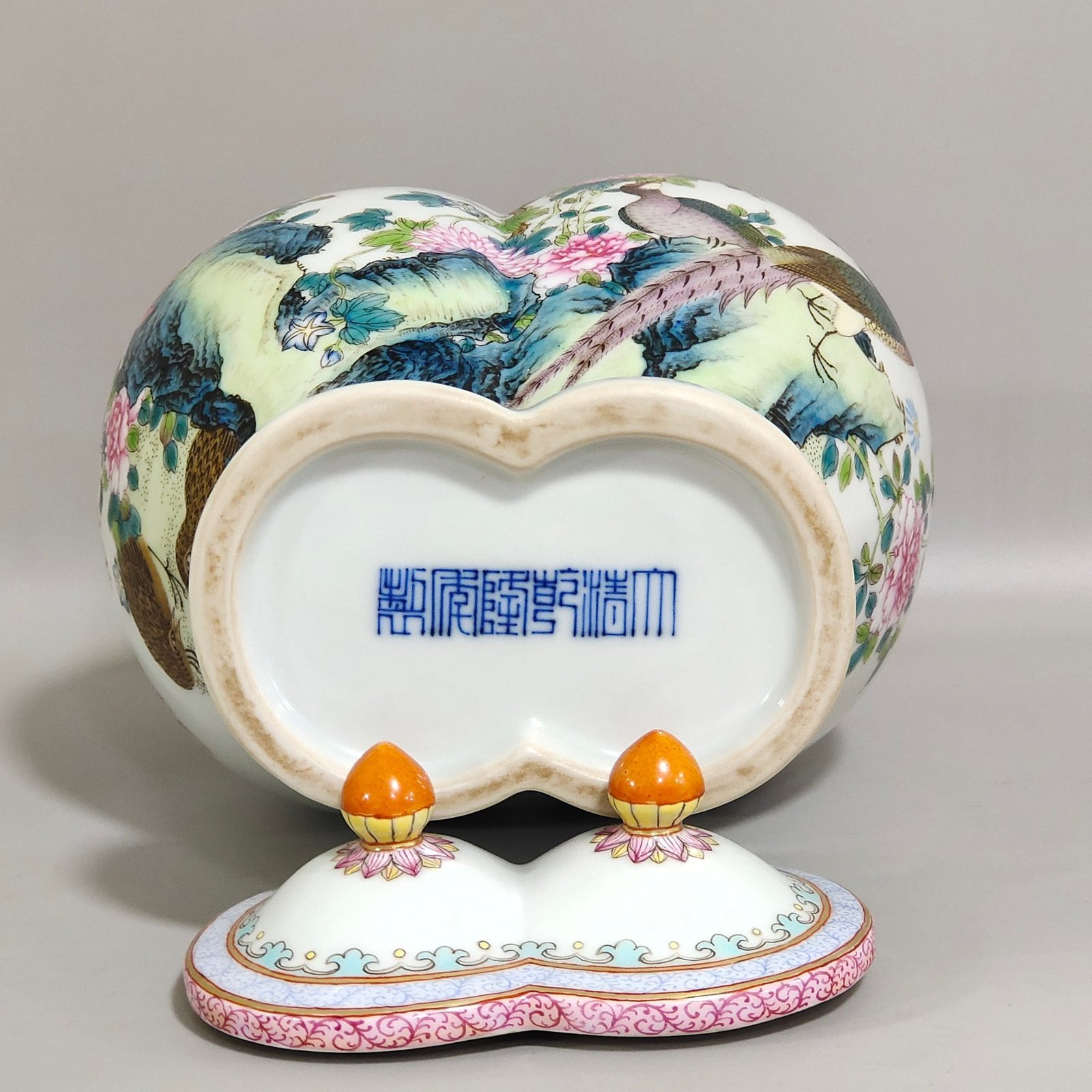 Qing Dynasty Qianlong icing on the cake twin conjoined lid jars inscribed with poems