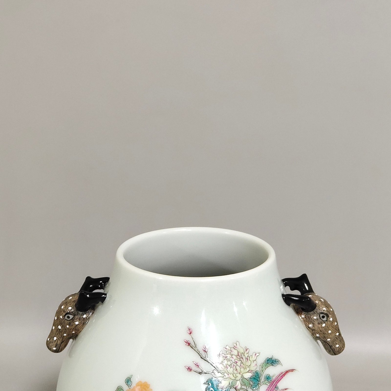 Qing Dynasty Qianlong The icing on the cake is a deer headed statue