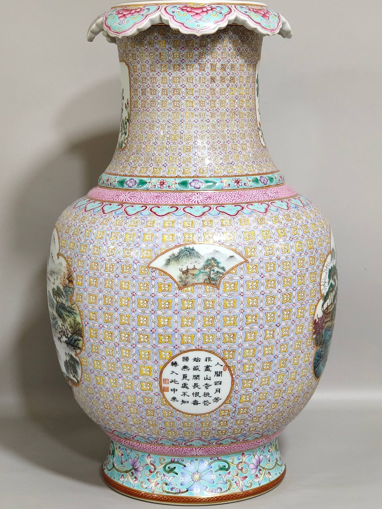 Qing Dynasty Qianlong an inverted bottle with window opening and landscape scenery