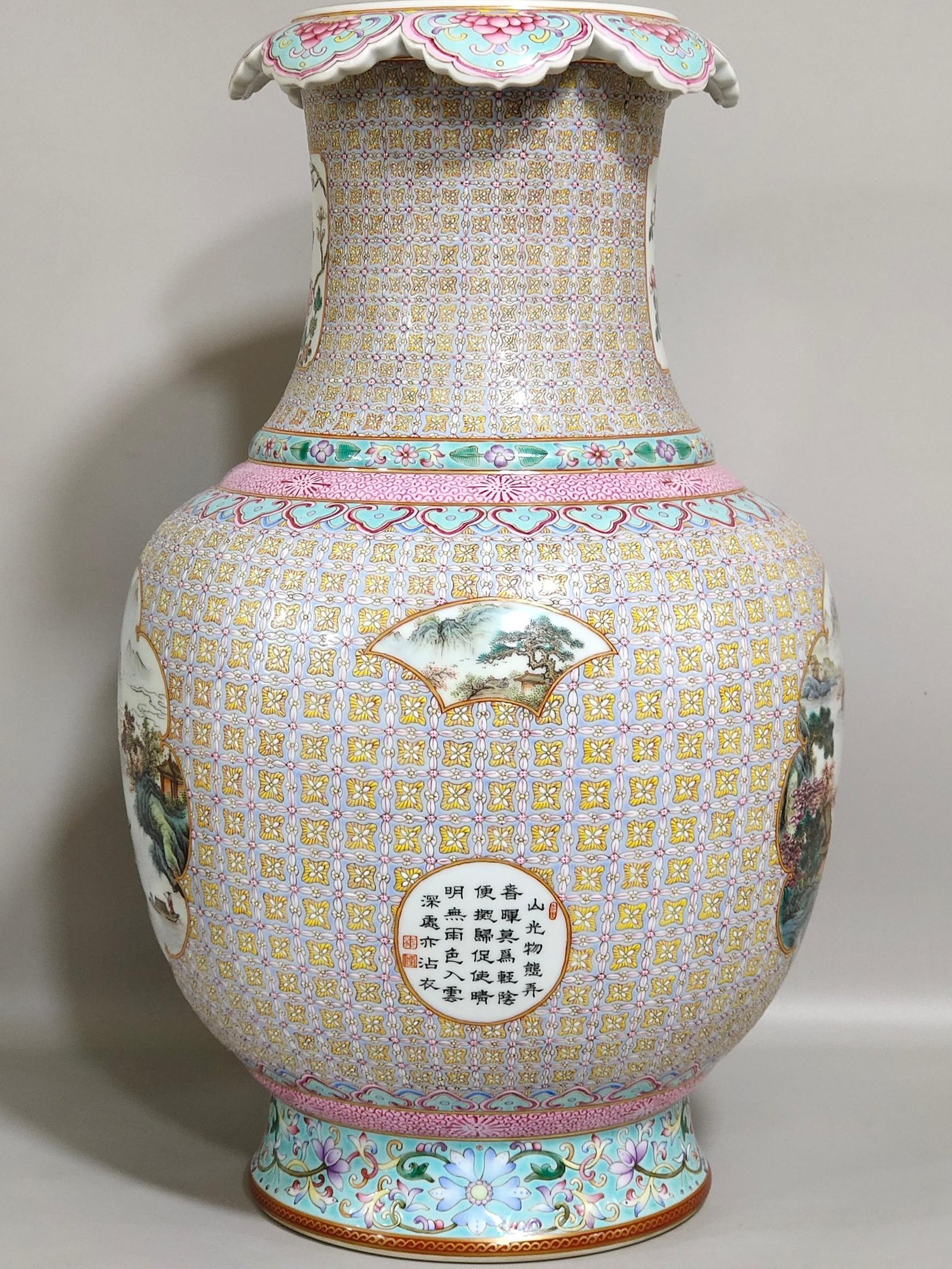 Qing Dynasty Qianlong an inverted bottle with window opening and landscape scenery