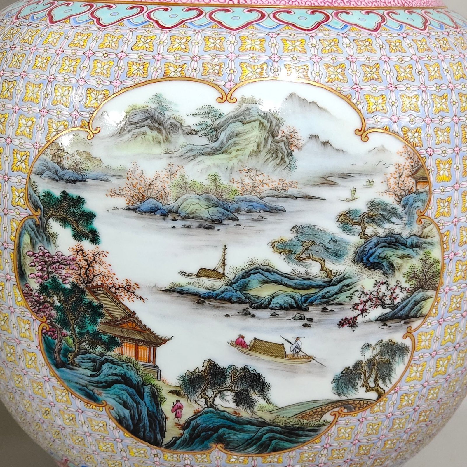 Qing Dynasty Qianlong an inverted bottle with window opening and landscape scenery