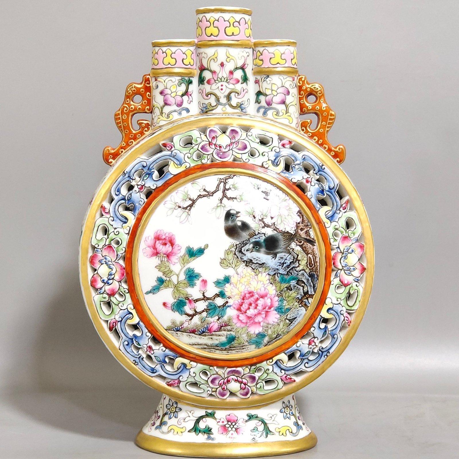 Qing Dynasty Qianlong hollow flower and bird three tube moon holding vase
