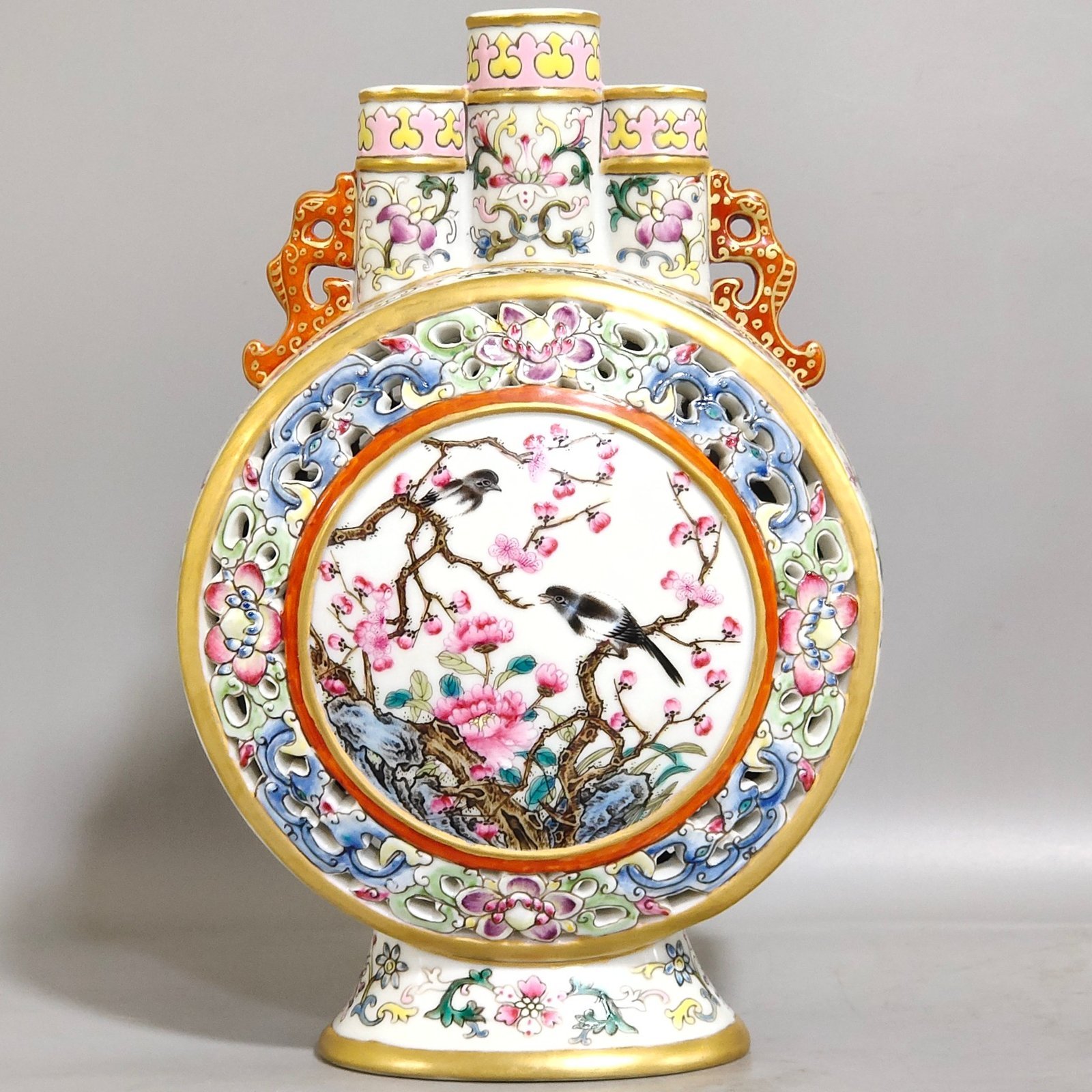 Qing Dynasty Qianlong hollow flower and bird three tube moon holding vase