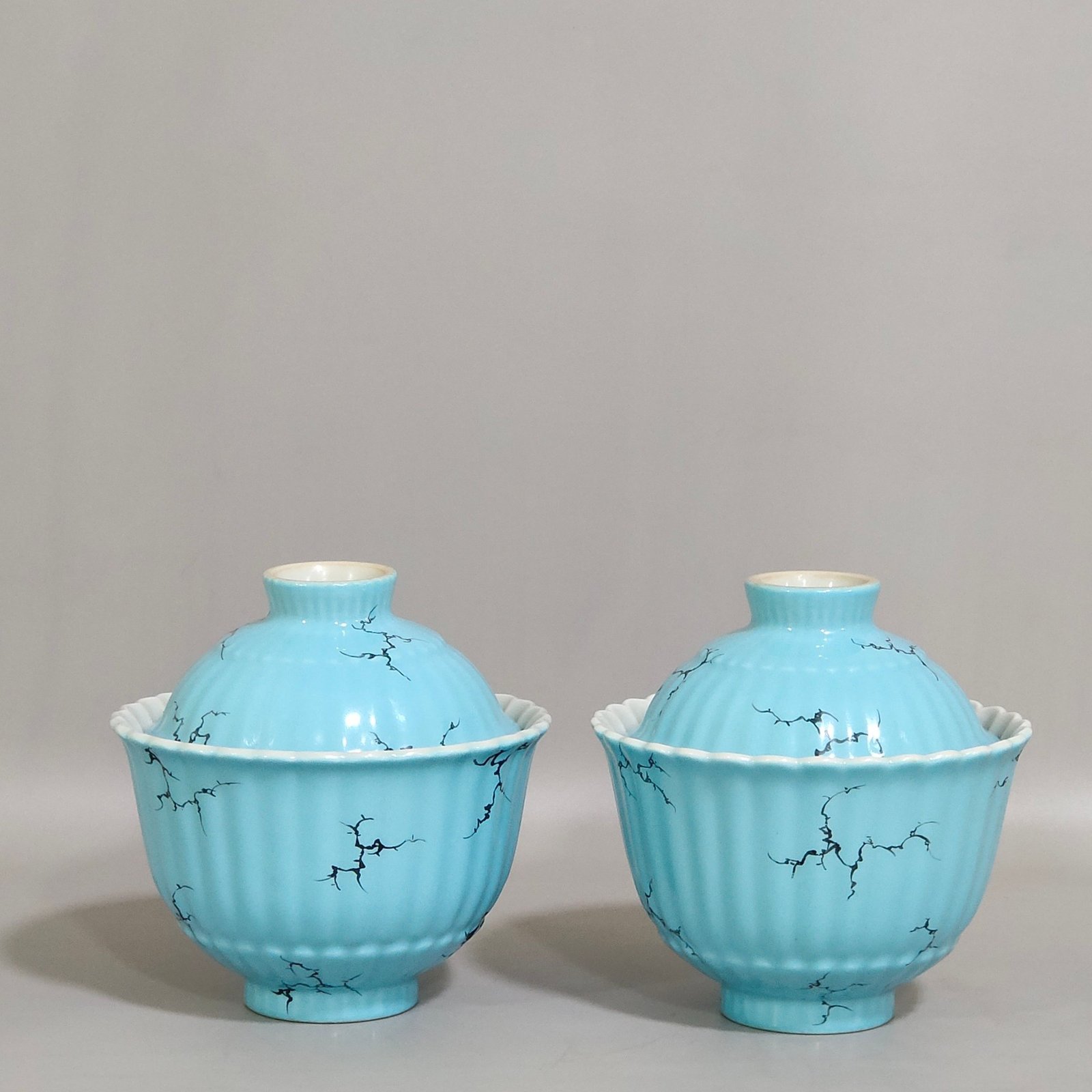 Qing Dynasty Qianlong Xinglin Chunyan melon rimmed bowl carved