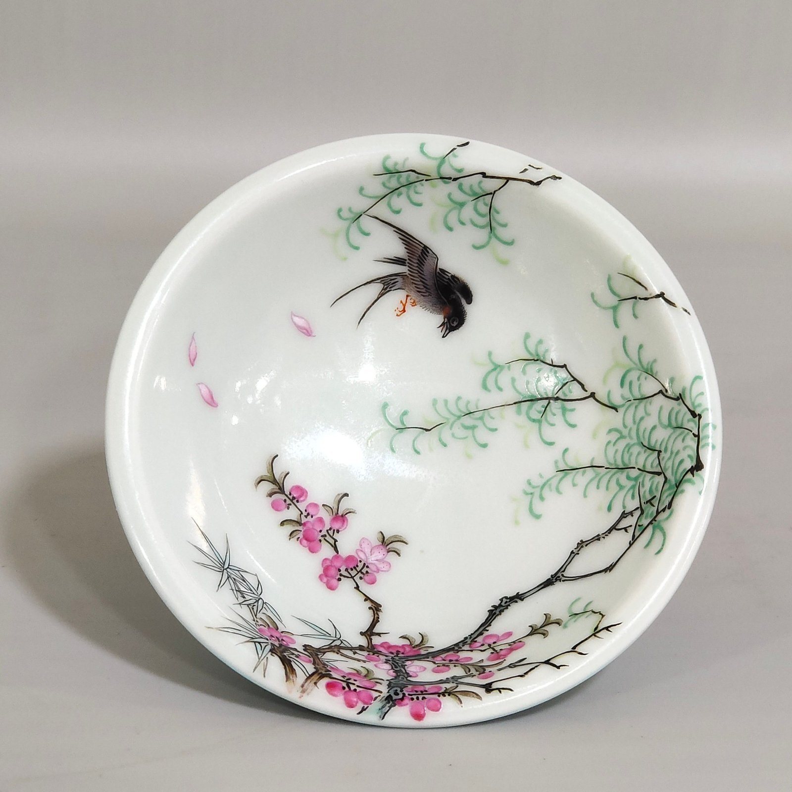 Qing Dynasty Qianlong Xinglin Chunyan melon rimmed bowl carved
