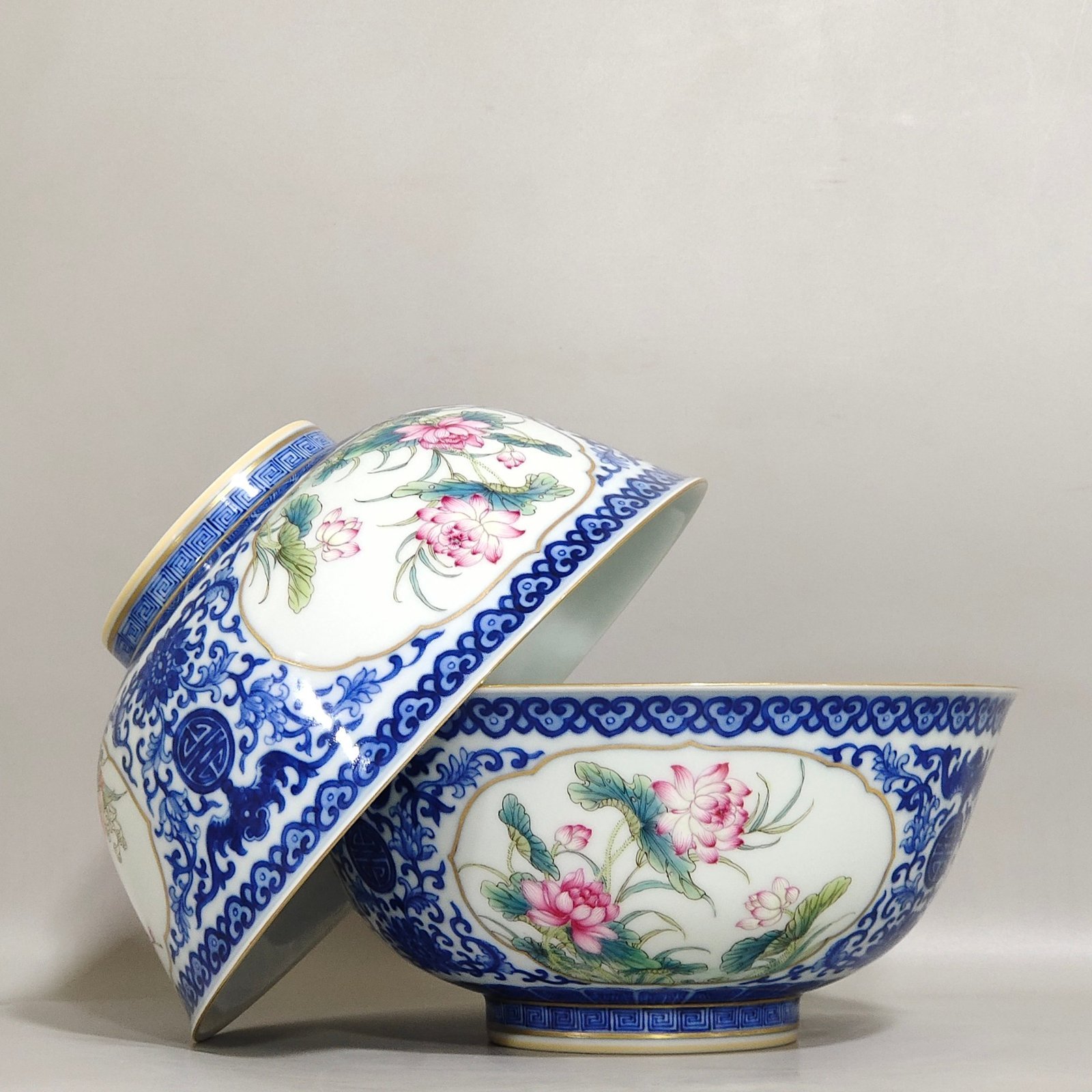 Qing Dynasty Qianlong blue and white and pastel window flower bowl