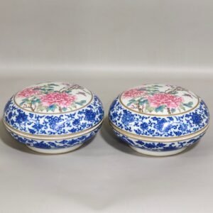 Qing Dynasty Qianlong blue and white and pastel peony lid box